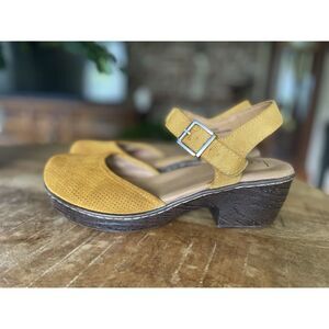 boc Born Yellow Leather Mary Jane Sandals Women’s Size 9M Block Heel